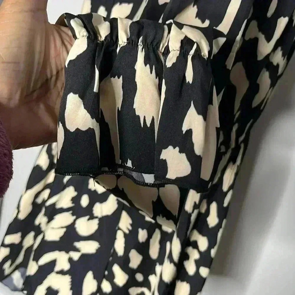 SHEIN Curve Abstract Black Tan Print Wrap Blouse Size 2X - Picture 5 of 7